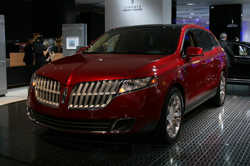 Illustration for article titled 2010 Lincoln MKT: Crossover For The Super-Segmented Masses